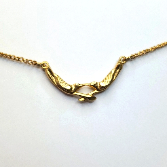 Jewelry - Twin doves necklace